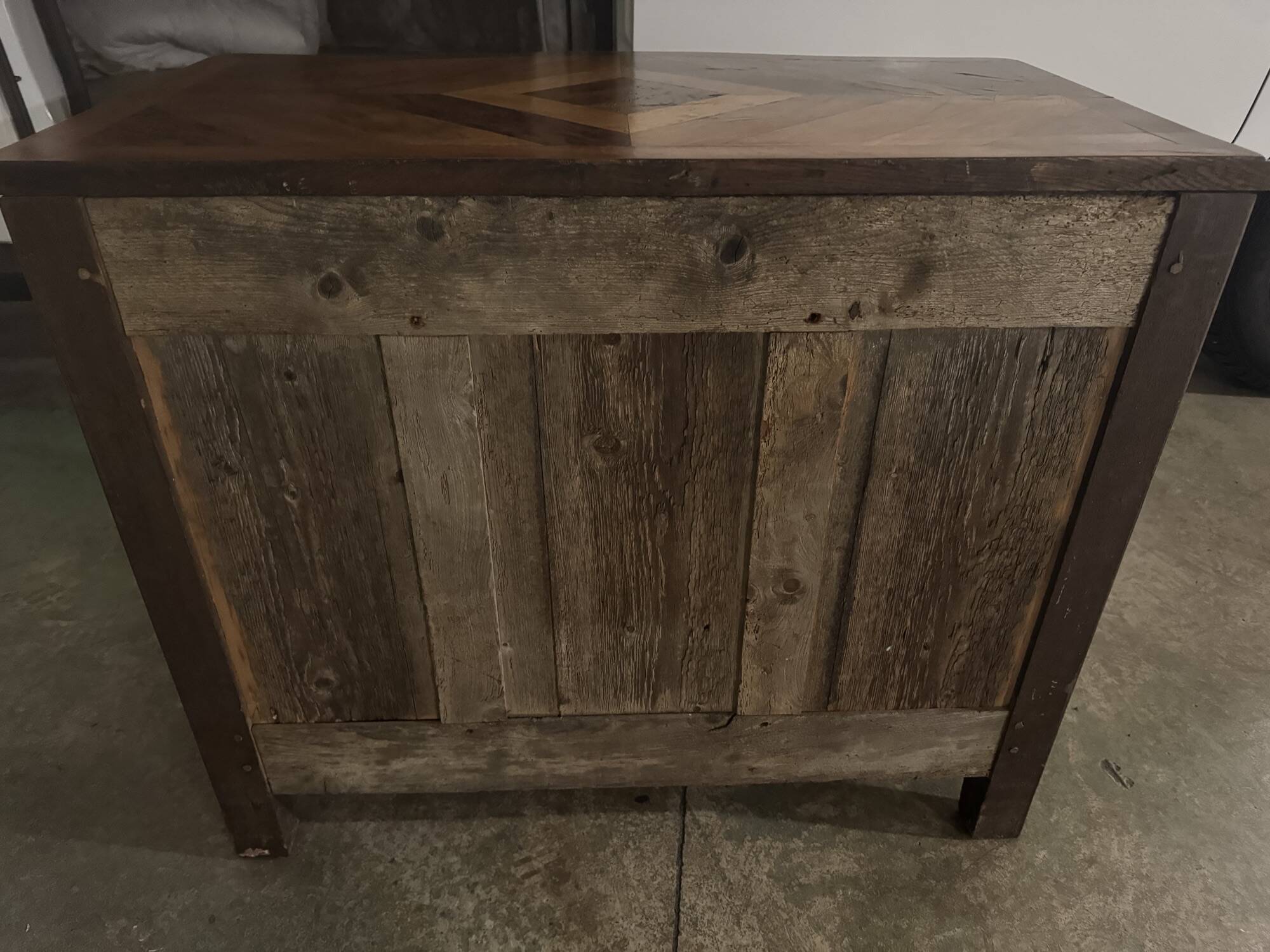 Ancienne et petite commode galbée dans le gout de Hache epoque XIX eme