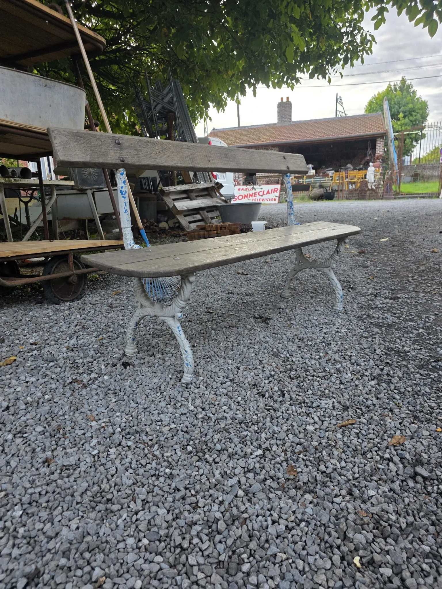 Old garden bench in cast iron and oak