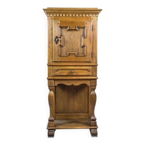 Cabinet en chêne rustique