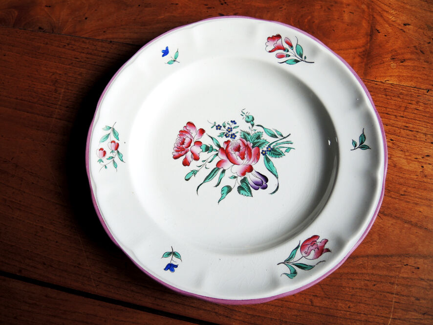 Former tableware service of the societe ceramique mastricht