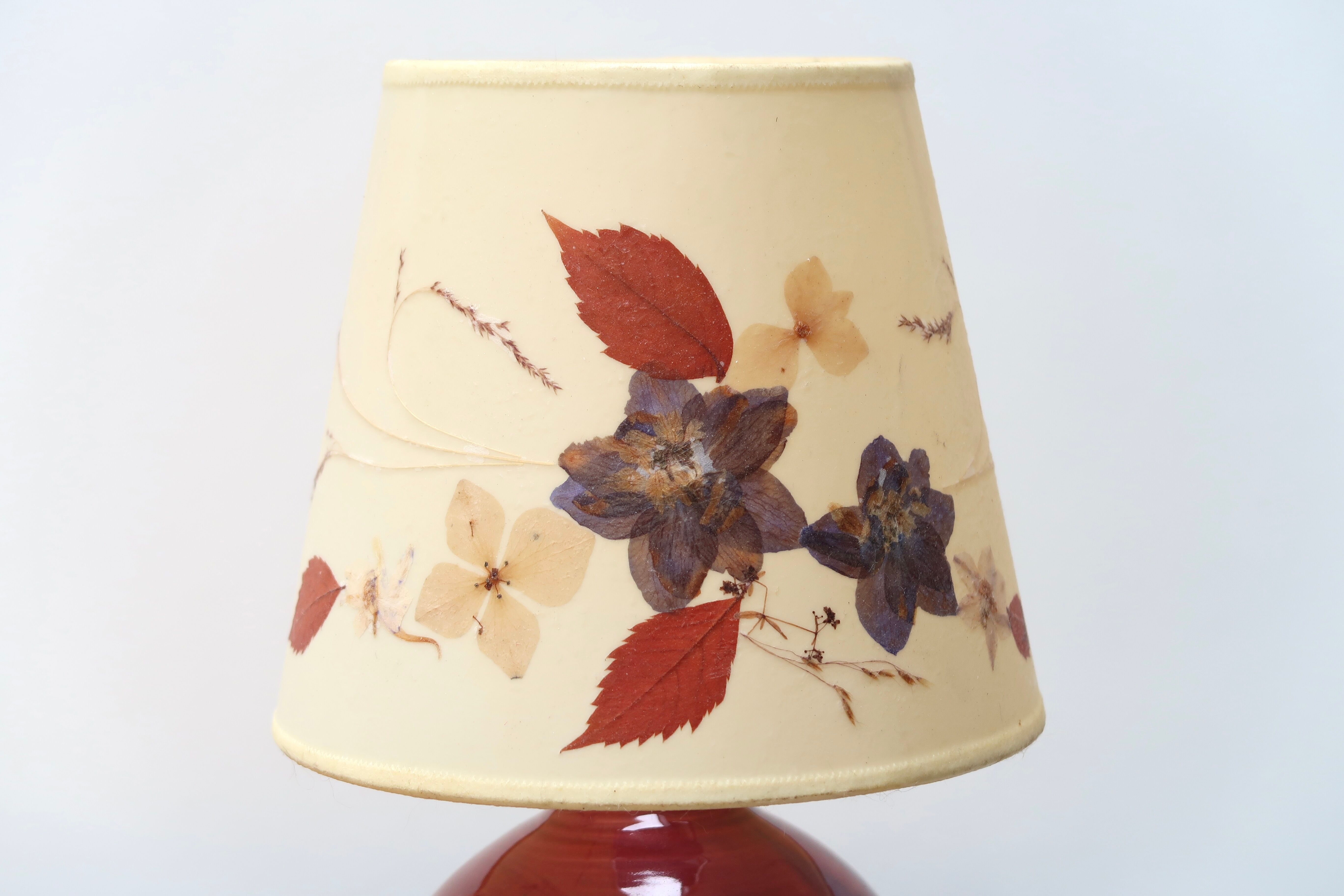 Pink ceramic lamp, herbarium-style lampshade, 70s