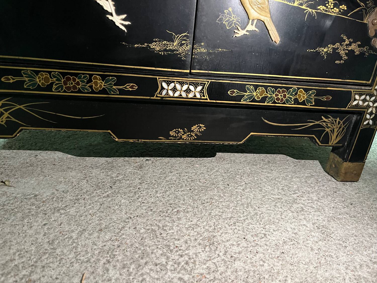 Chinese sideboard with gold lacquer and mother-of-pearl inlay. Bird and landscape decor.