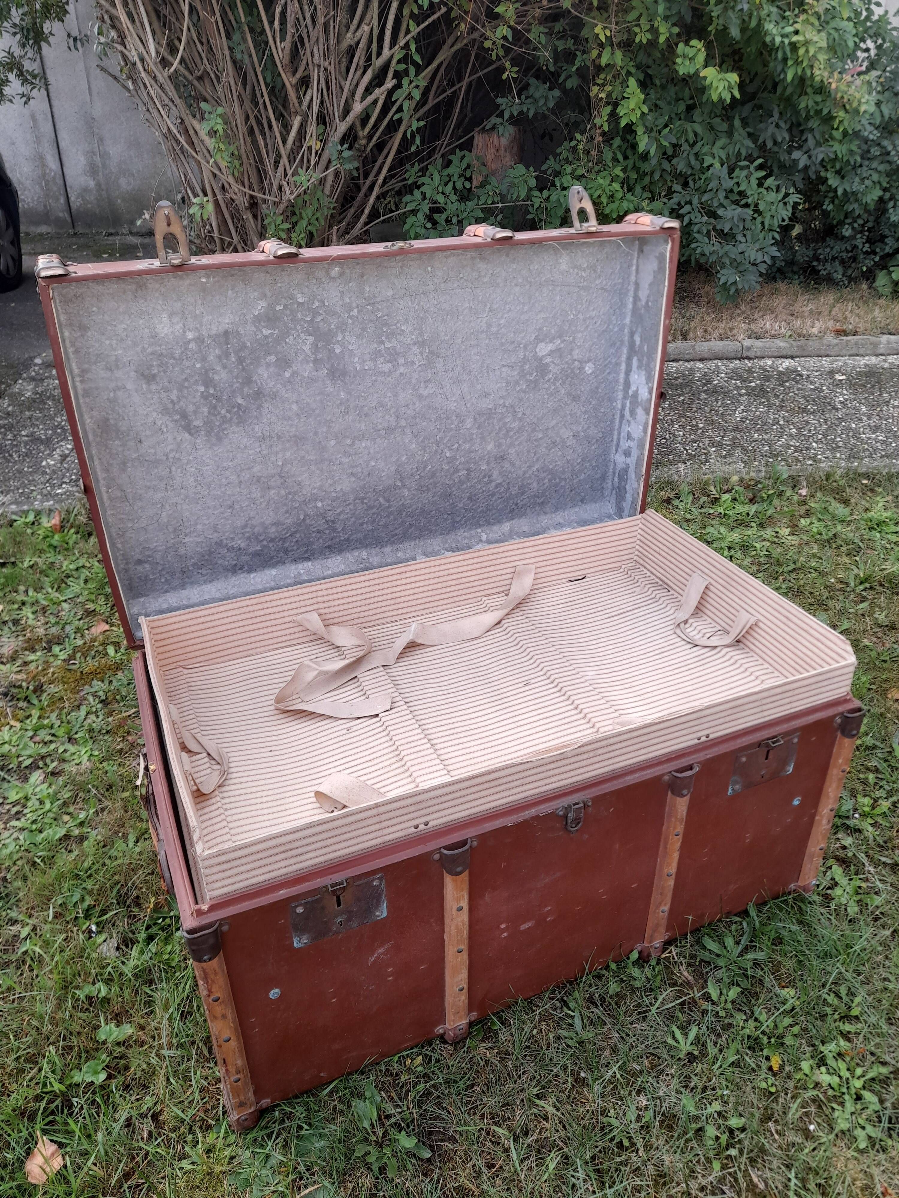 Old mail trunk in zinc