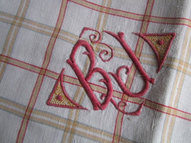 Old monogrammed checkered tablecloth: 165x165cm