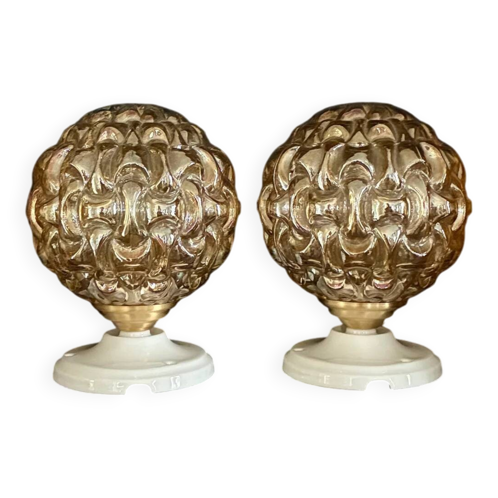 Pair of "Globe" wall lights in amber glass and ceramic - 1970.
