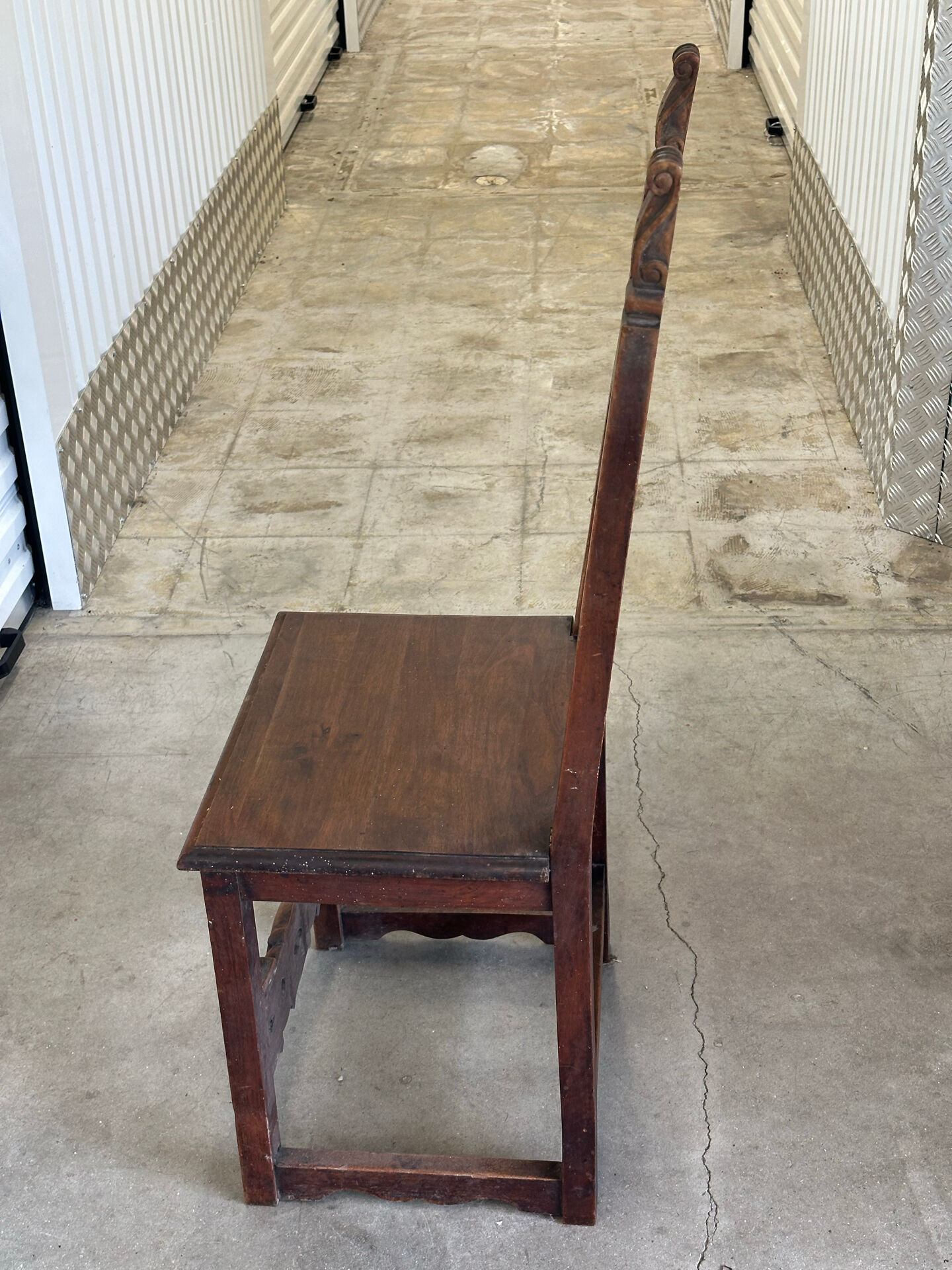 6 Alsatian chairs from the 19th century – carved wood – interlaced decoration