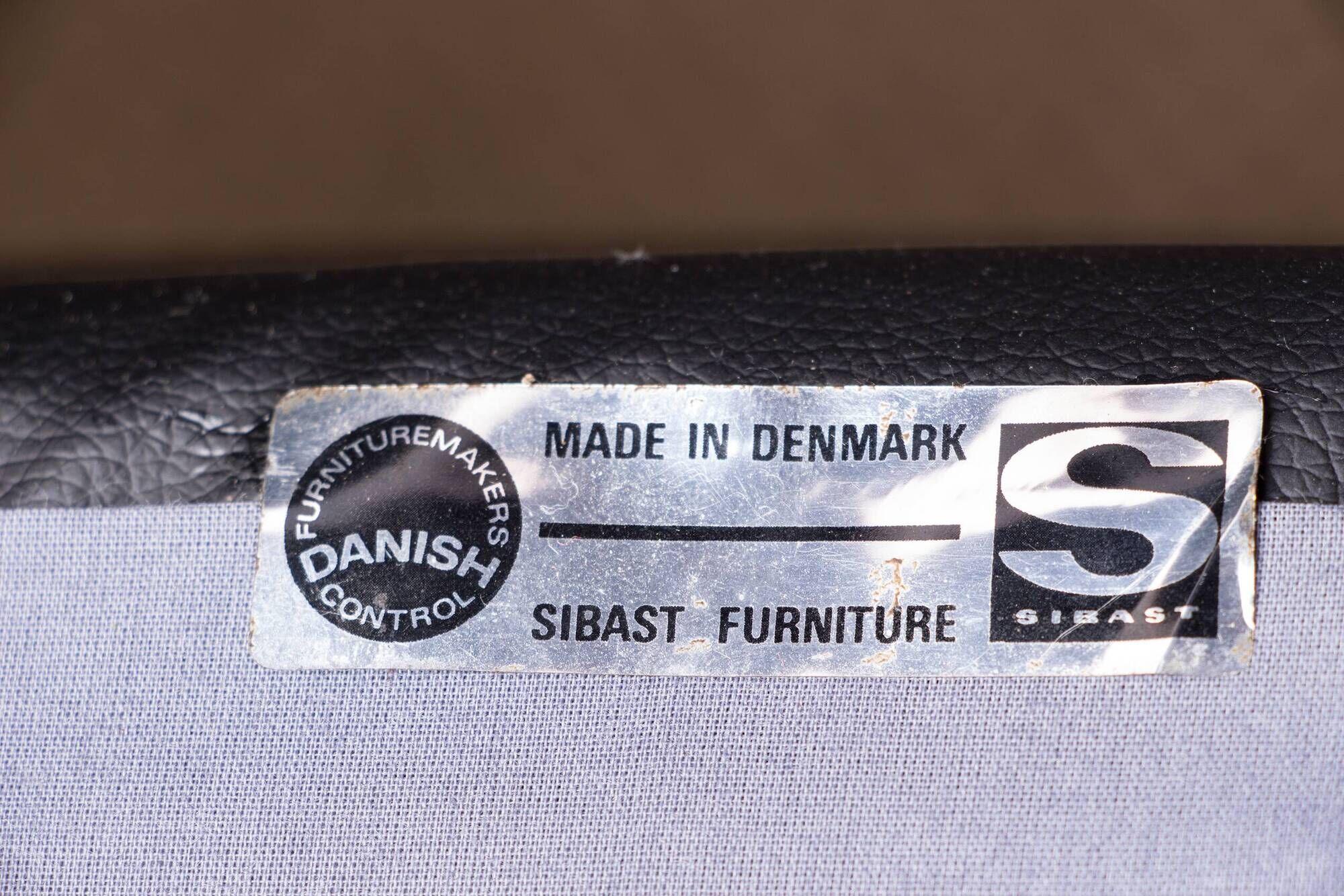 Set of 12 Danish chairs in teak and new skai, model 418, Arne Vodder.