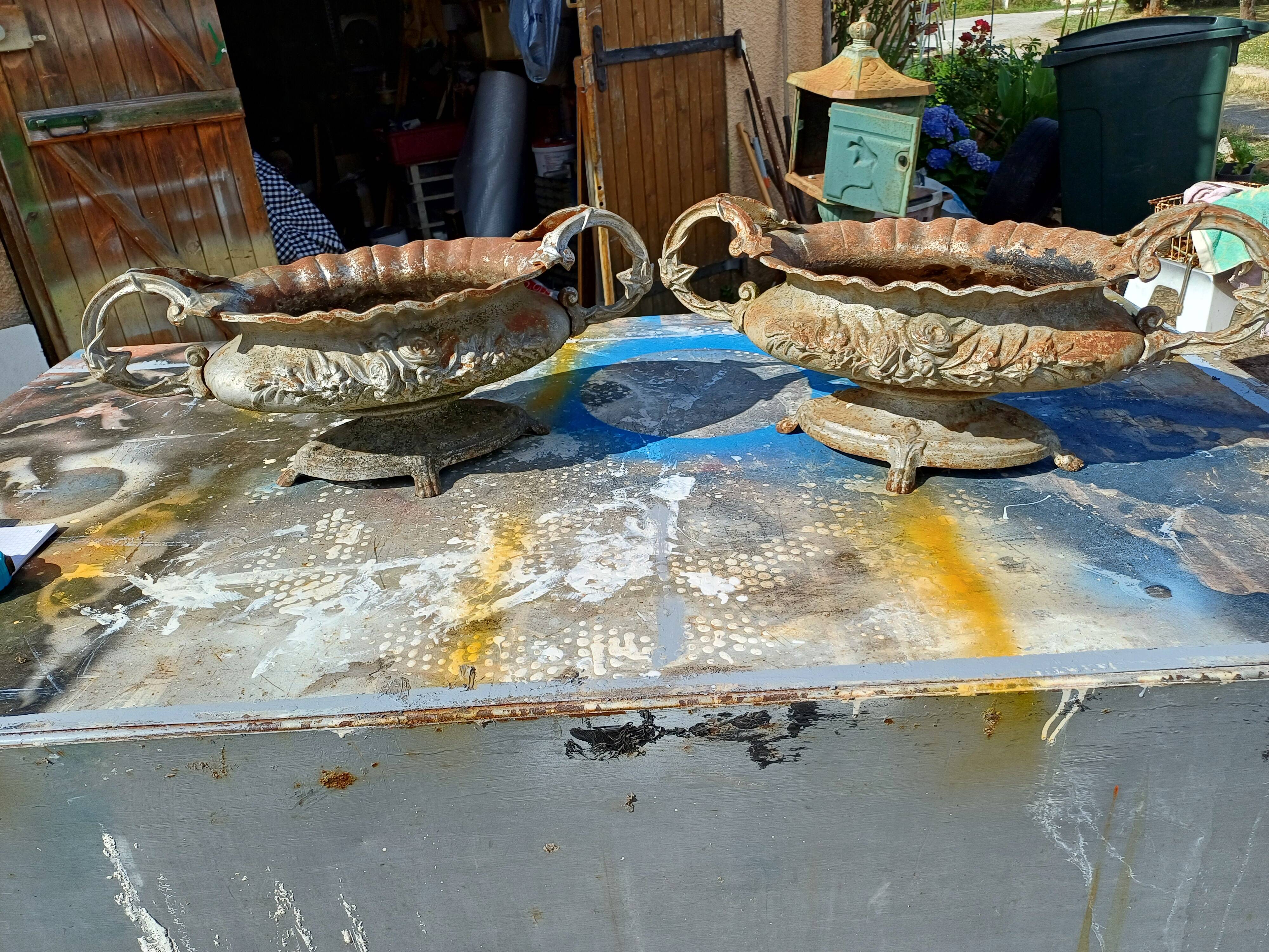 Pair of 1900 Cast Iron Planters from Charleville-Mézières in Rocaille Style