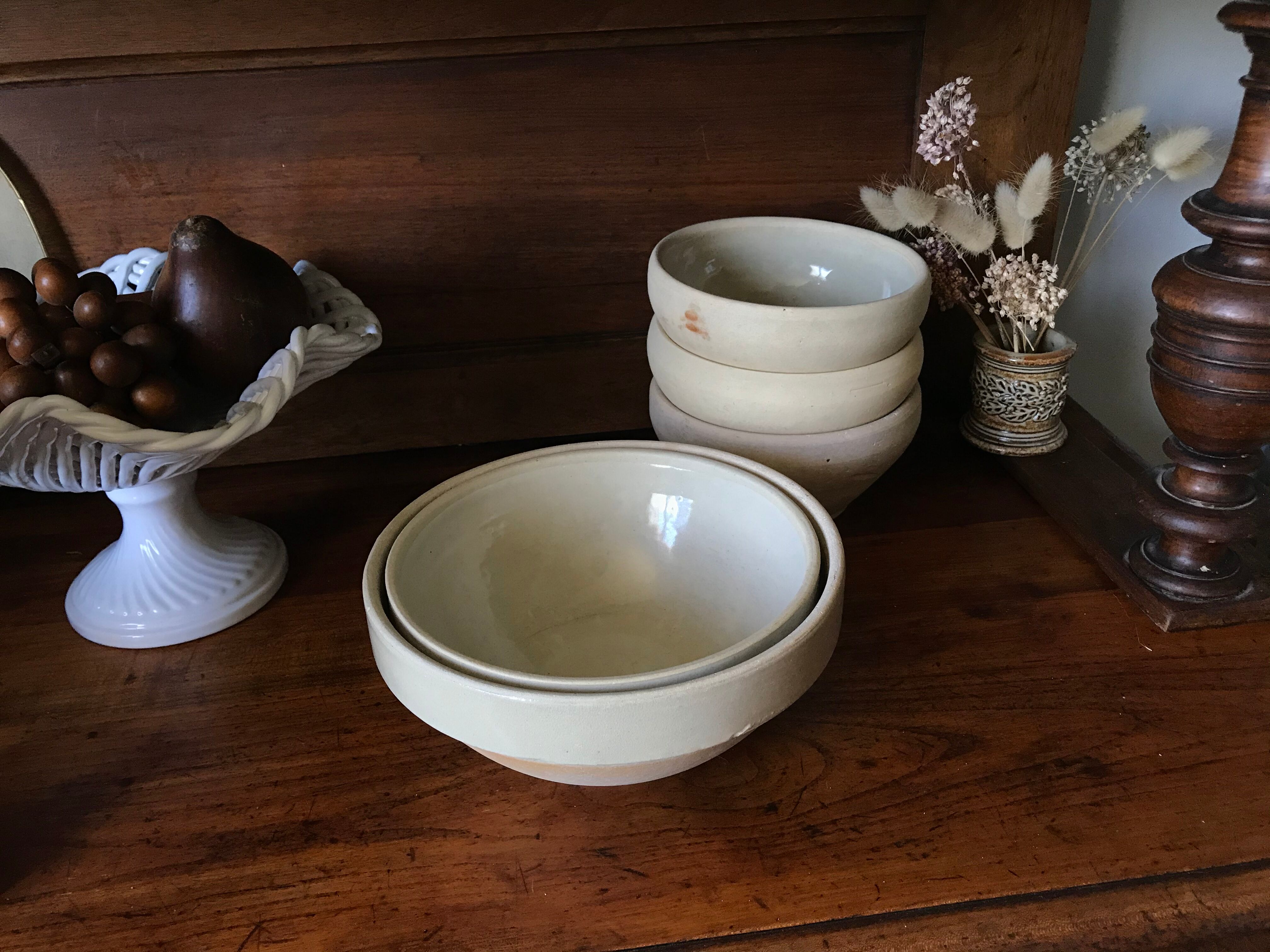 Enamelled sandstone salad bowls