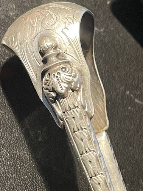 Engraved sugar tongs in solid silver with Minerva hallmark and lion's claws