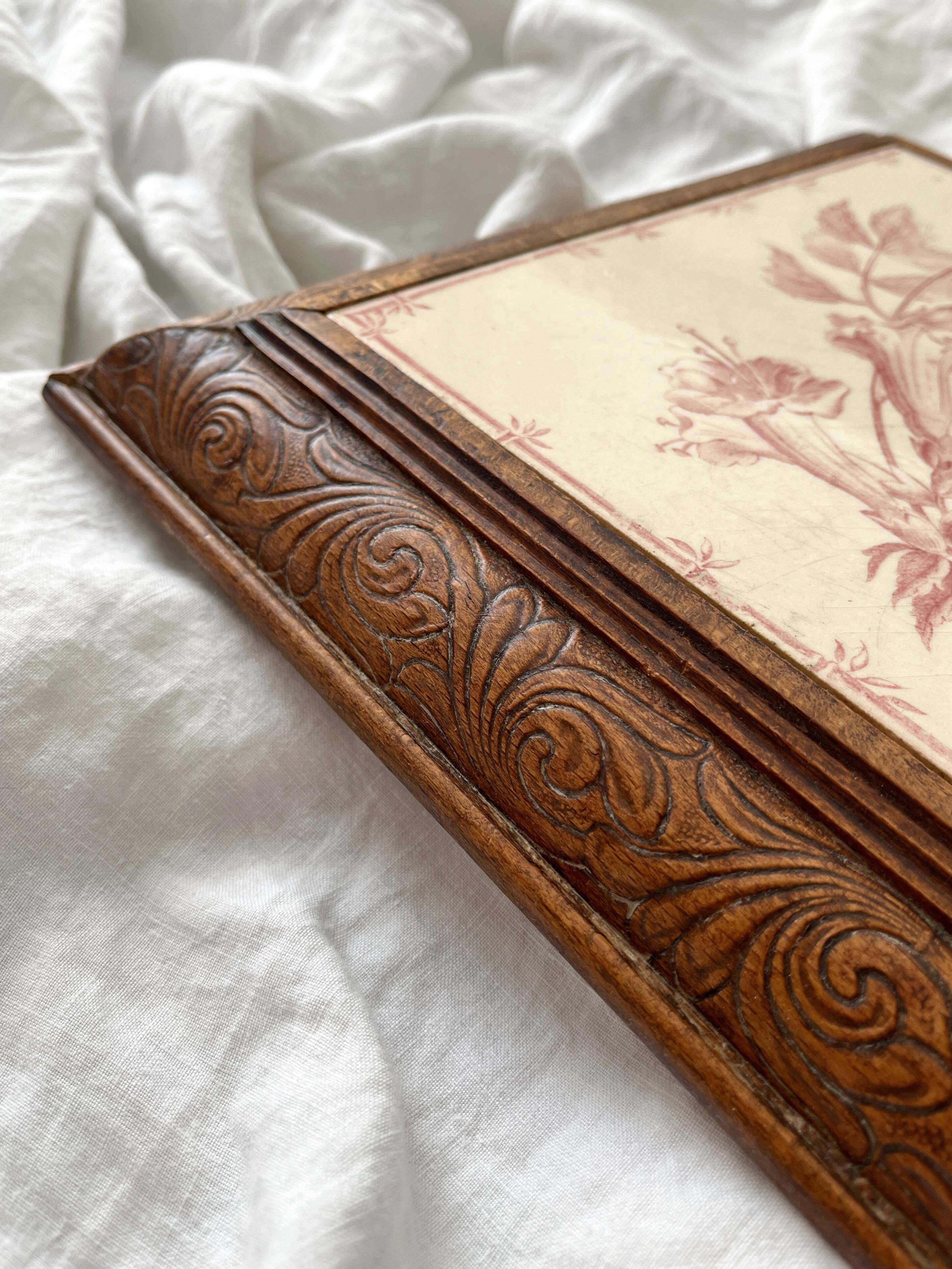 Gien ironstone trivet "Hummingbird"