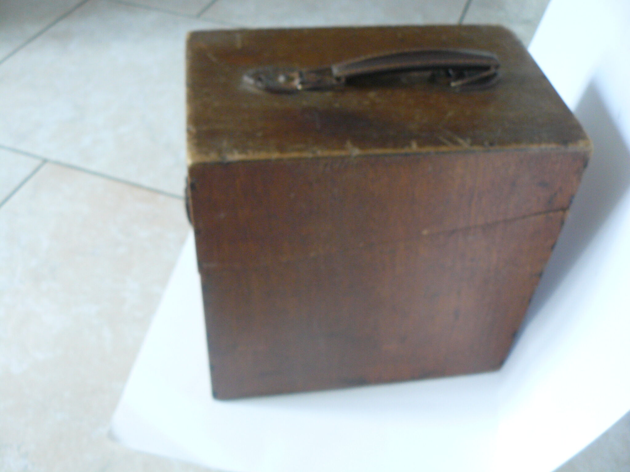Storage with handle for transport wooden box