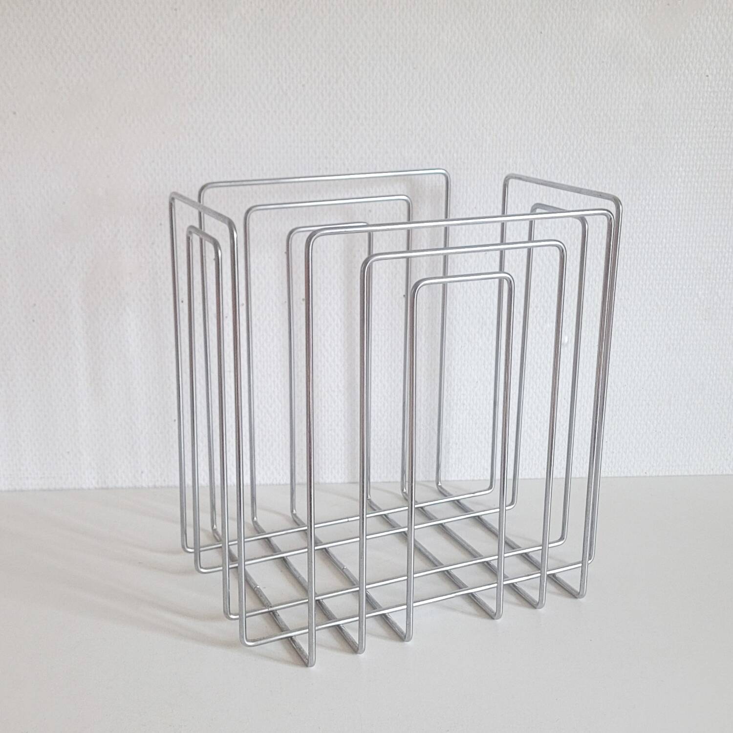 Vintage design chrome metal magazine rack