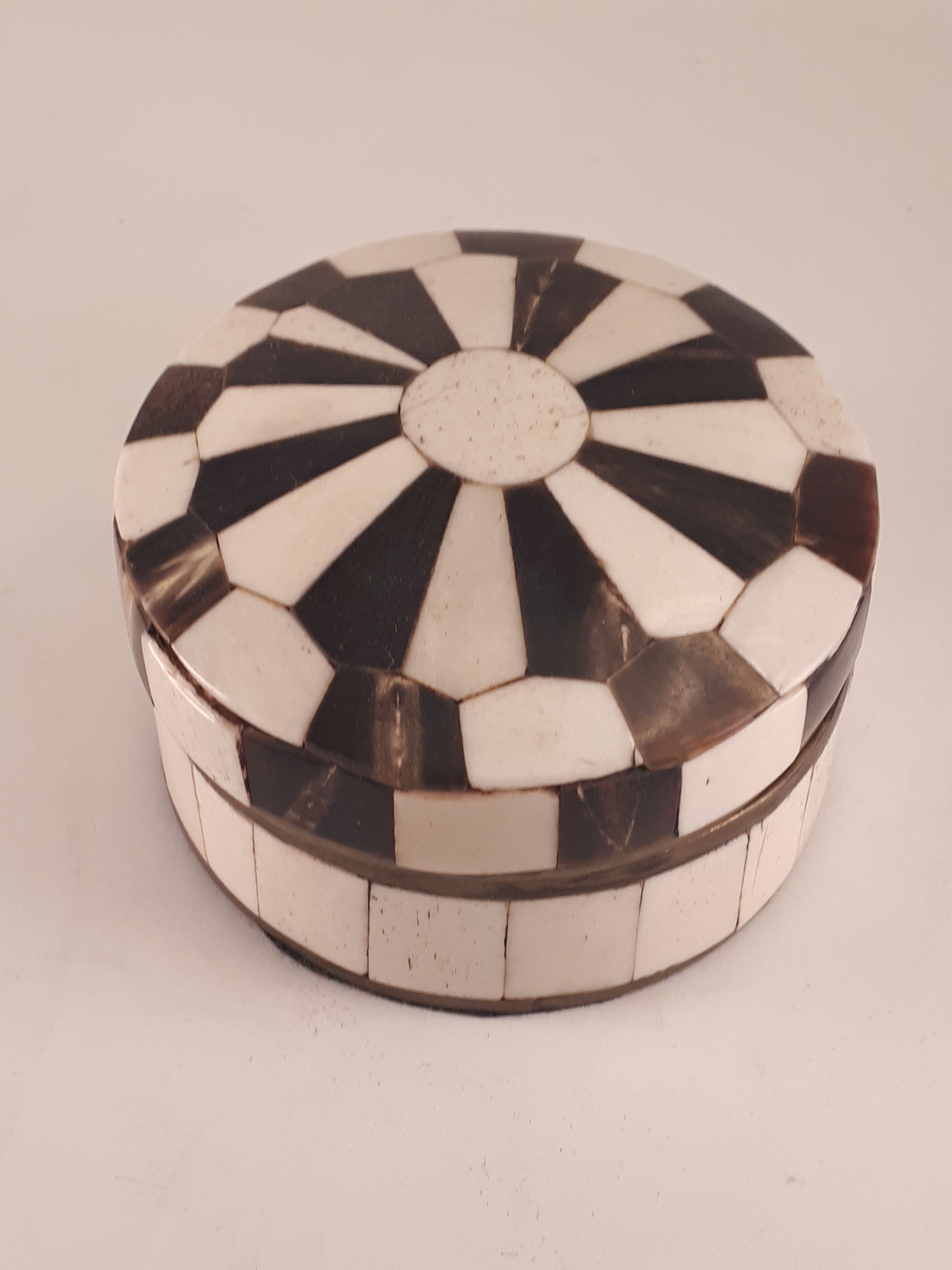 Box with black and white stripes bones and vintage horn 80