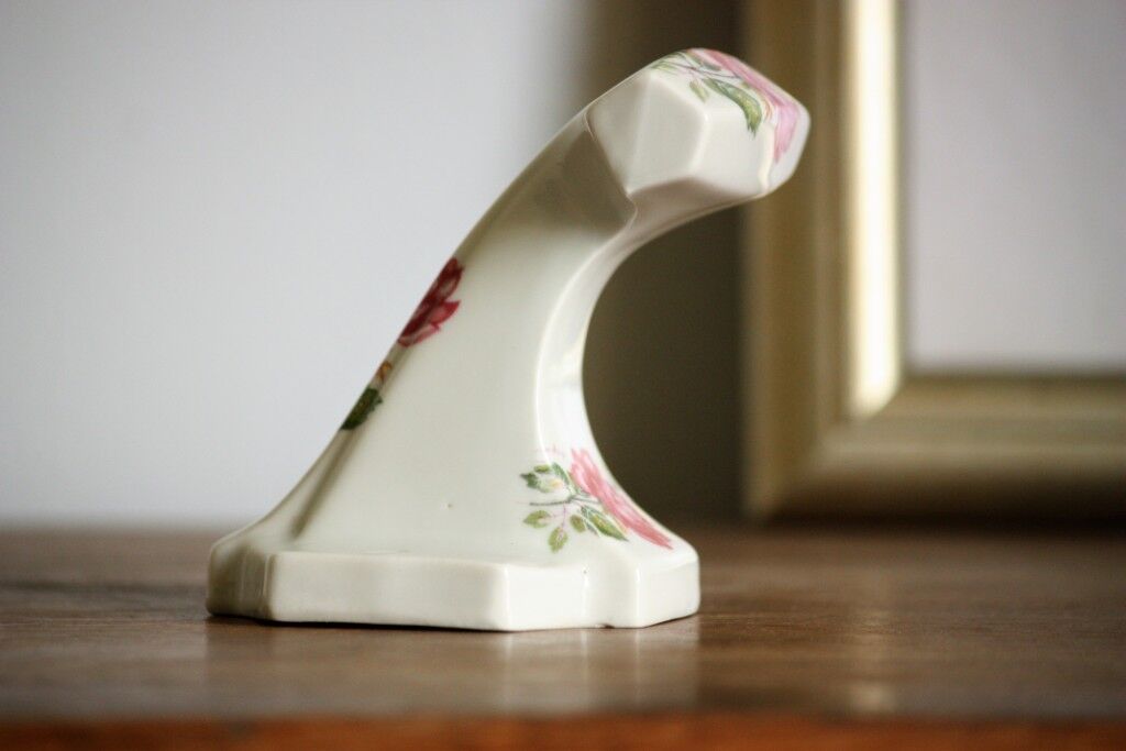 Ceramic rack loral decoration