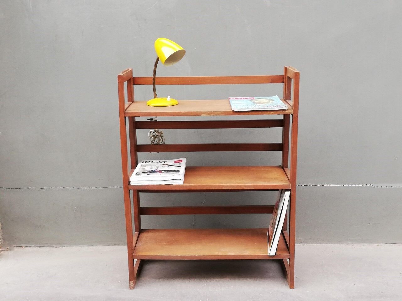 Foldable shelf