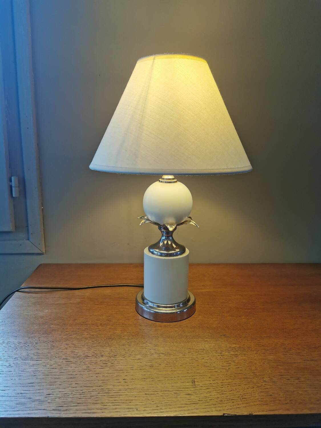 Vintage lamp base in wood and gold metal