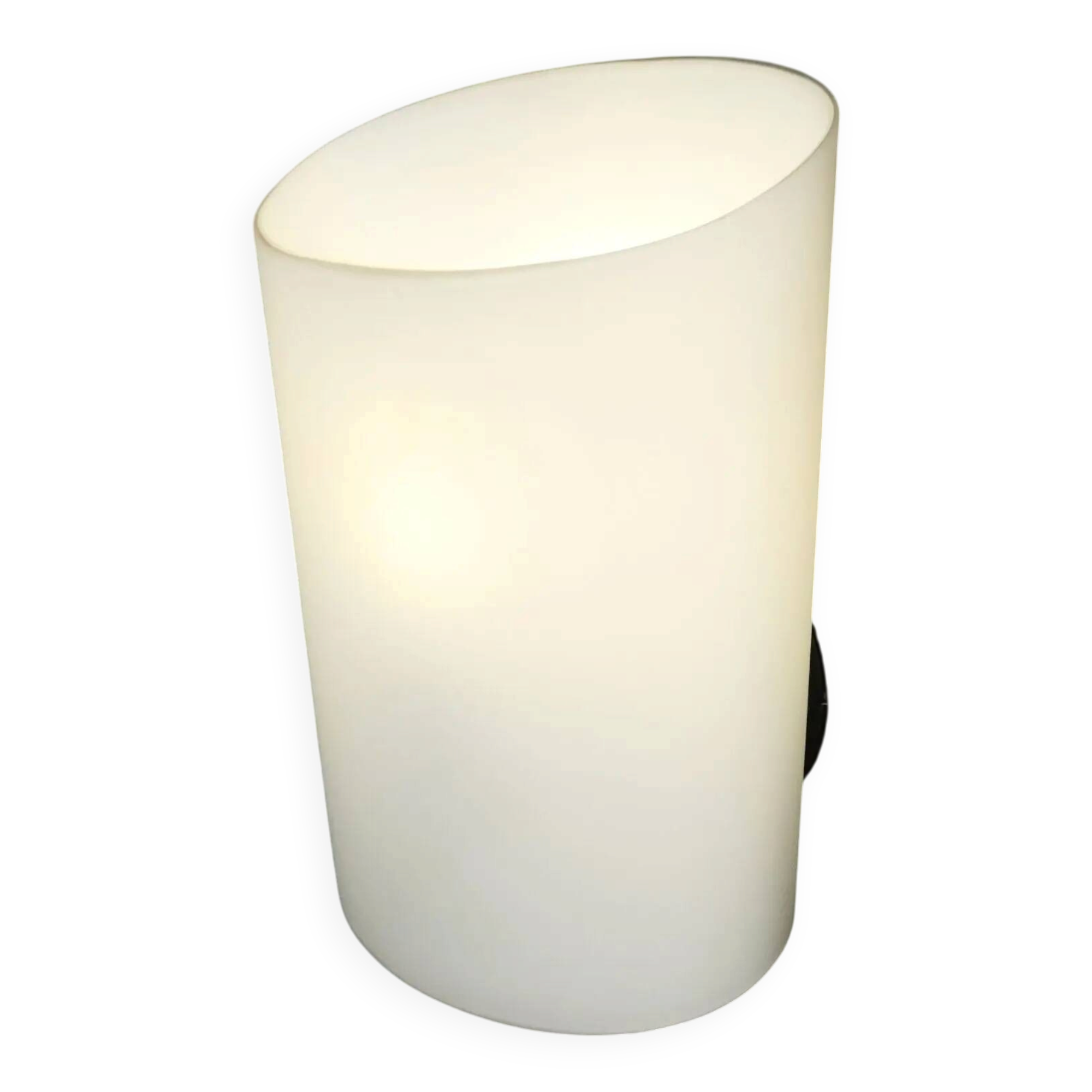 Vintage wall light in opaline glass, Italian design, 1980s.