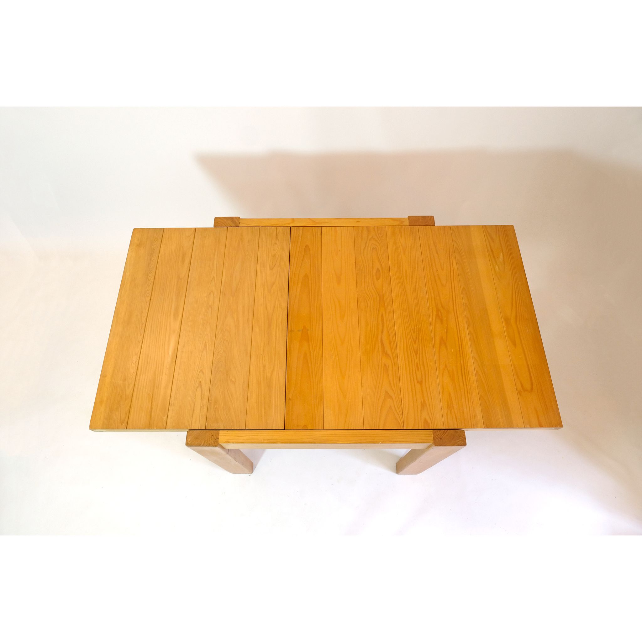 Table à manger en pin à rallonges des années 1980.