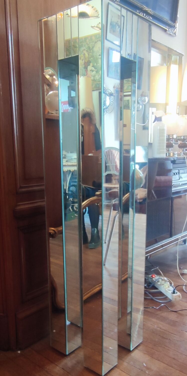 Pedestal column all glass