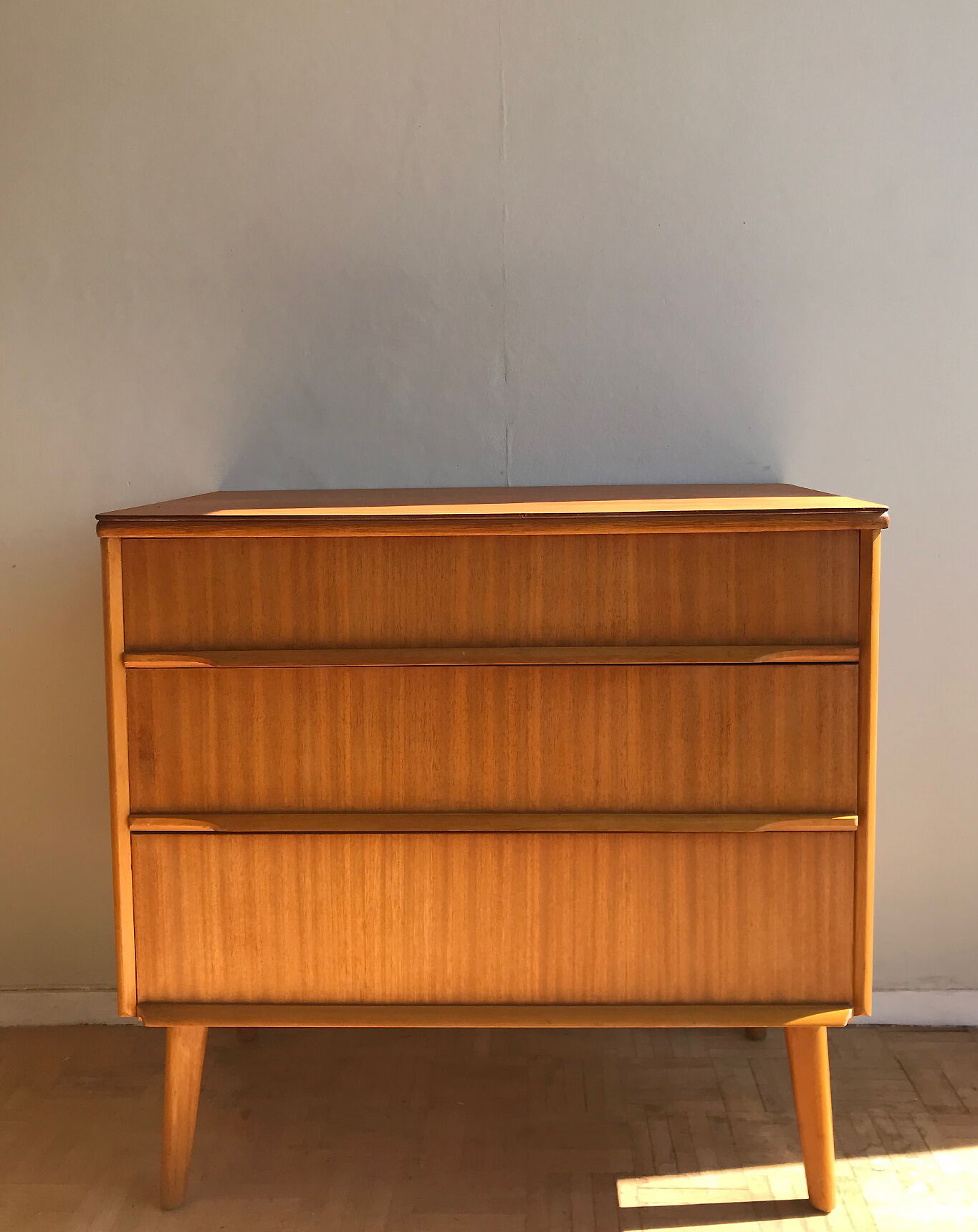 Compass feet chest of drawers from the 1960s