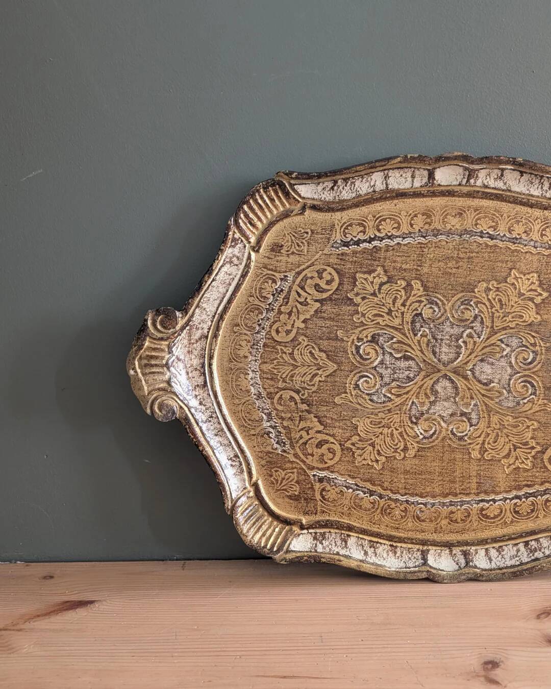 Gold and white Florentine tray – 49 x 33 cm