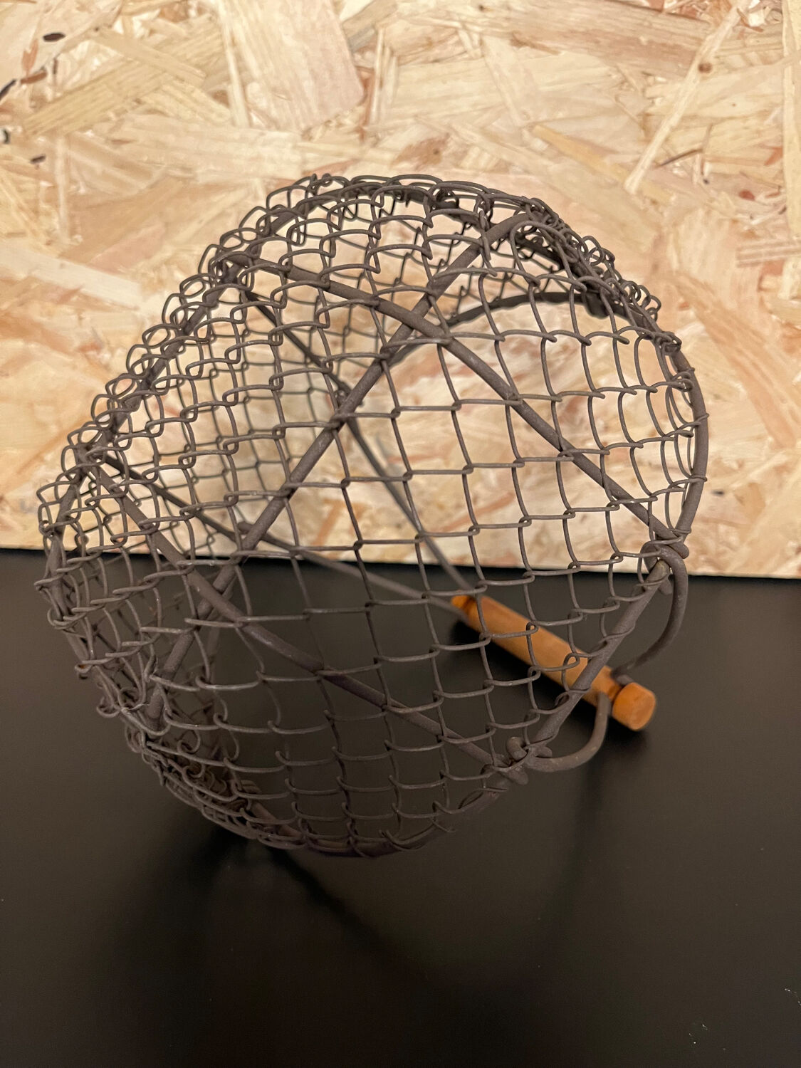Metal egg basket