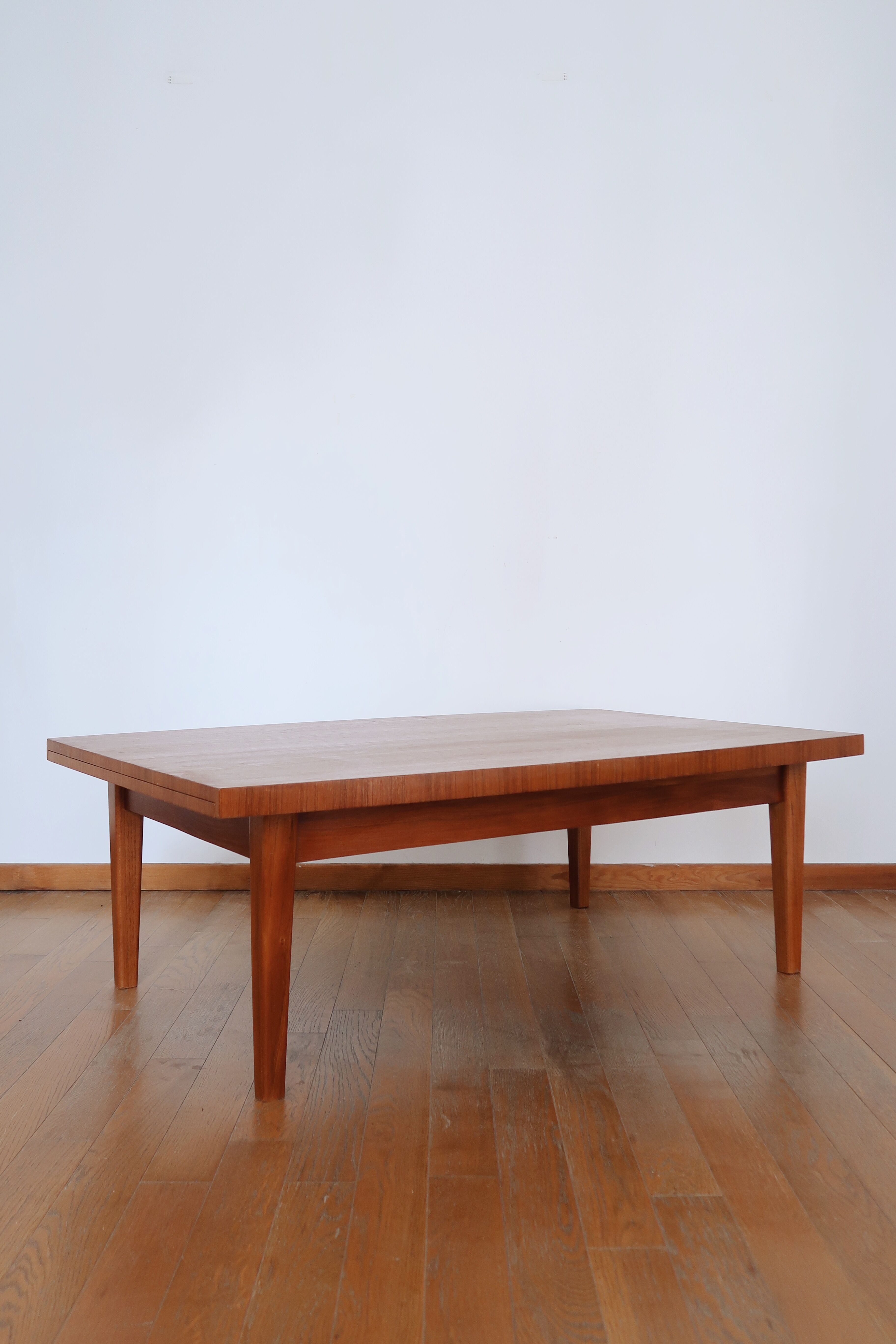 Large Scandinavian extendable coffee table