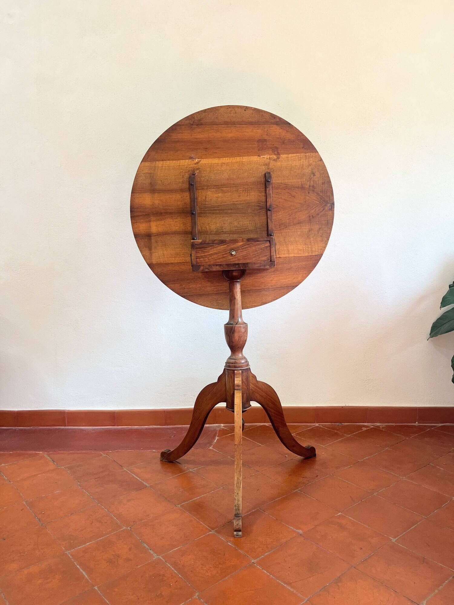 Antique guéridon with a tilting top and drawer, Louis Philippe style.