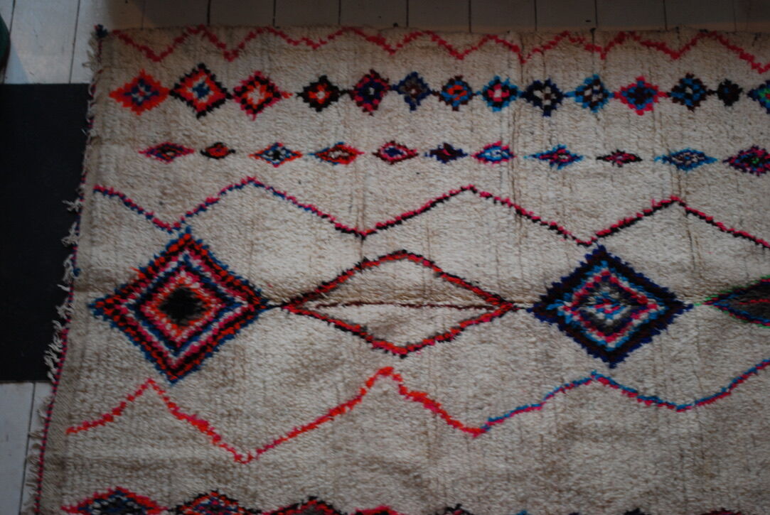 Berber vintage rug 100% wool, handcrafted. free shipping in europe. unique! 250x145cm