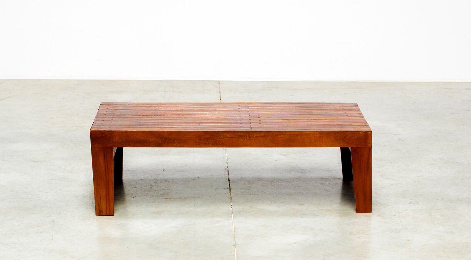Console moderniste en noyer des années 1960