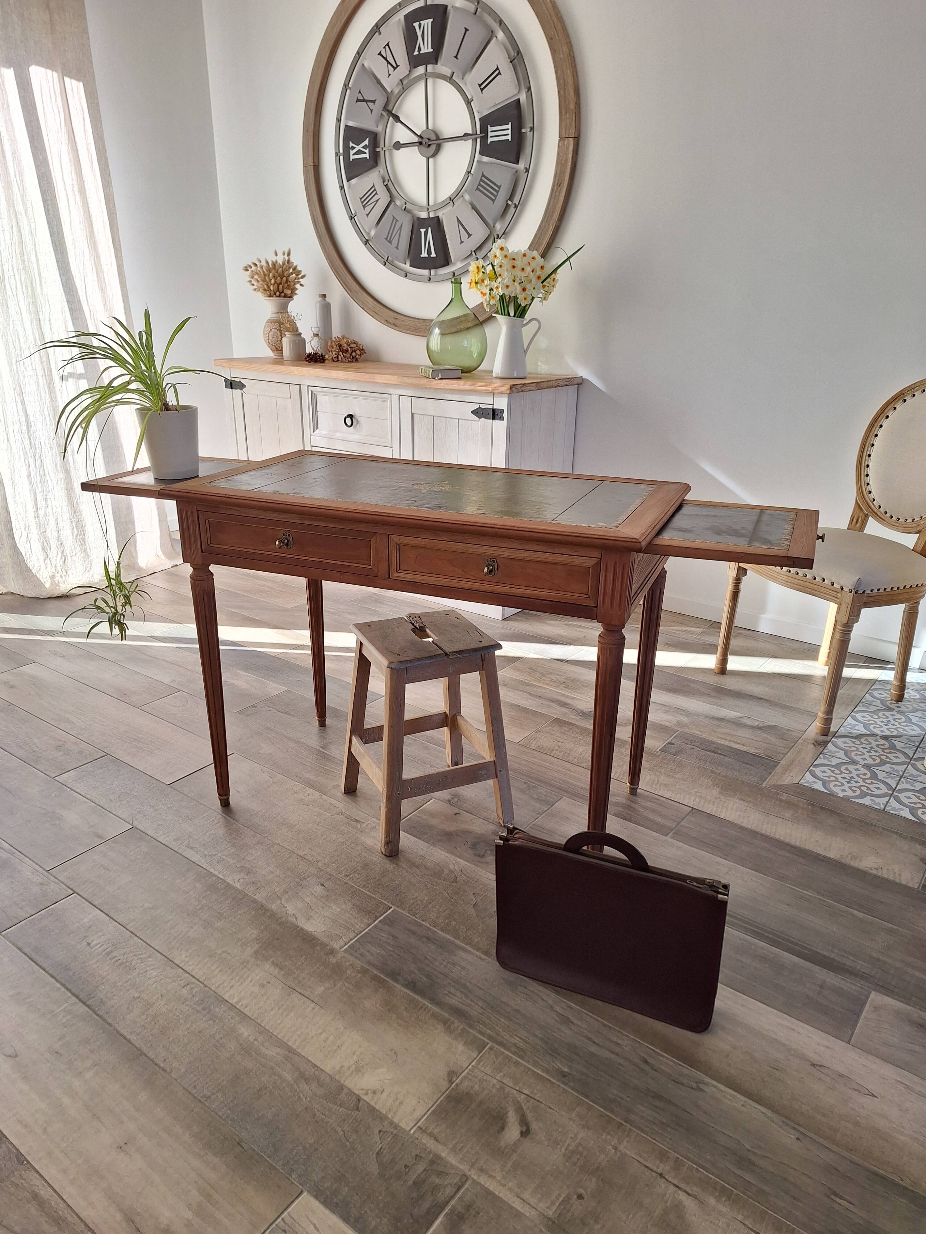 Extendable desk in solid wood in Louis XVI style