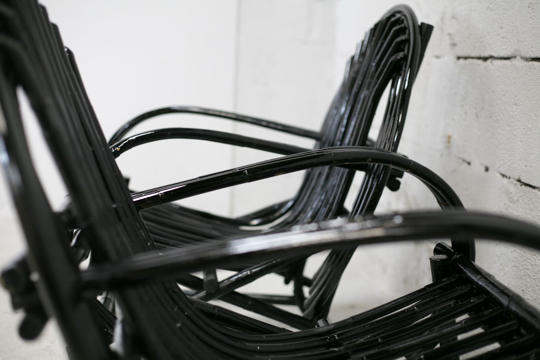 Pair of black lacquered rattan armchairs. France, cira 1960.