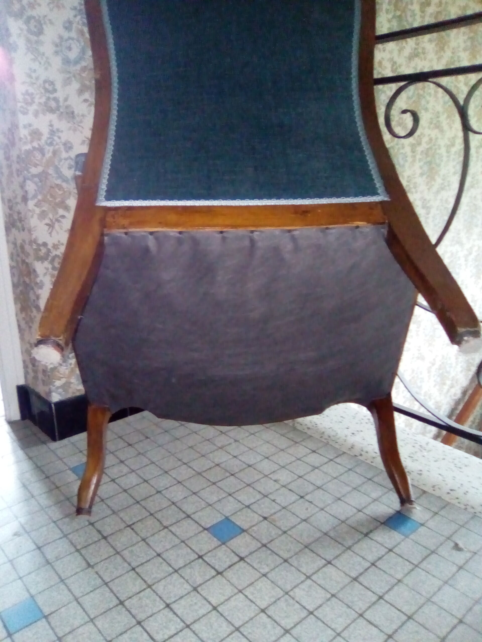 Voltaire armchair with a rack mechanism