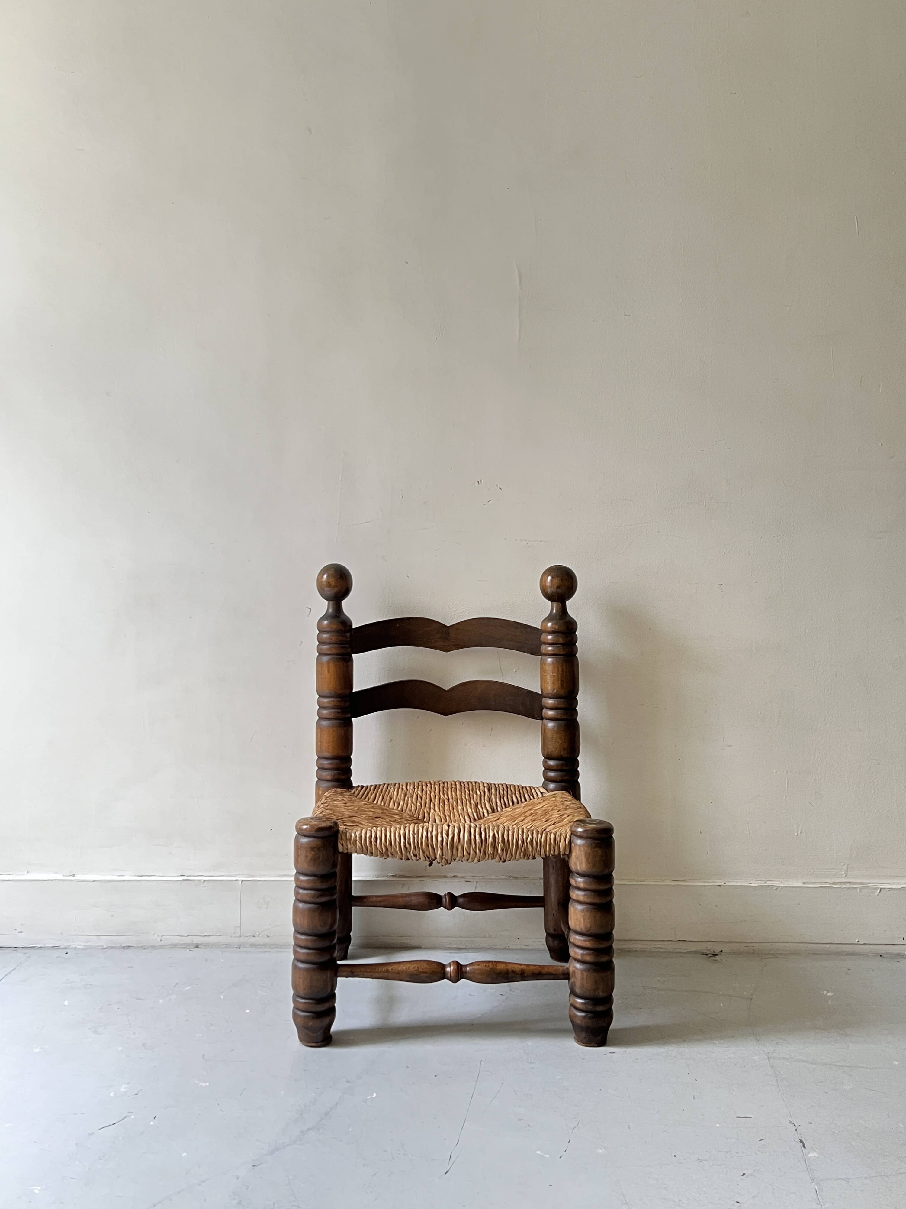 Vintage  chair in turned wood and straw, . 1950