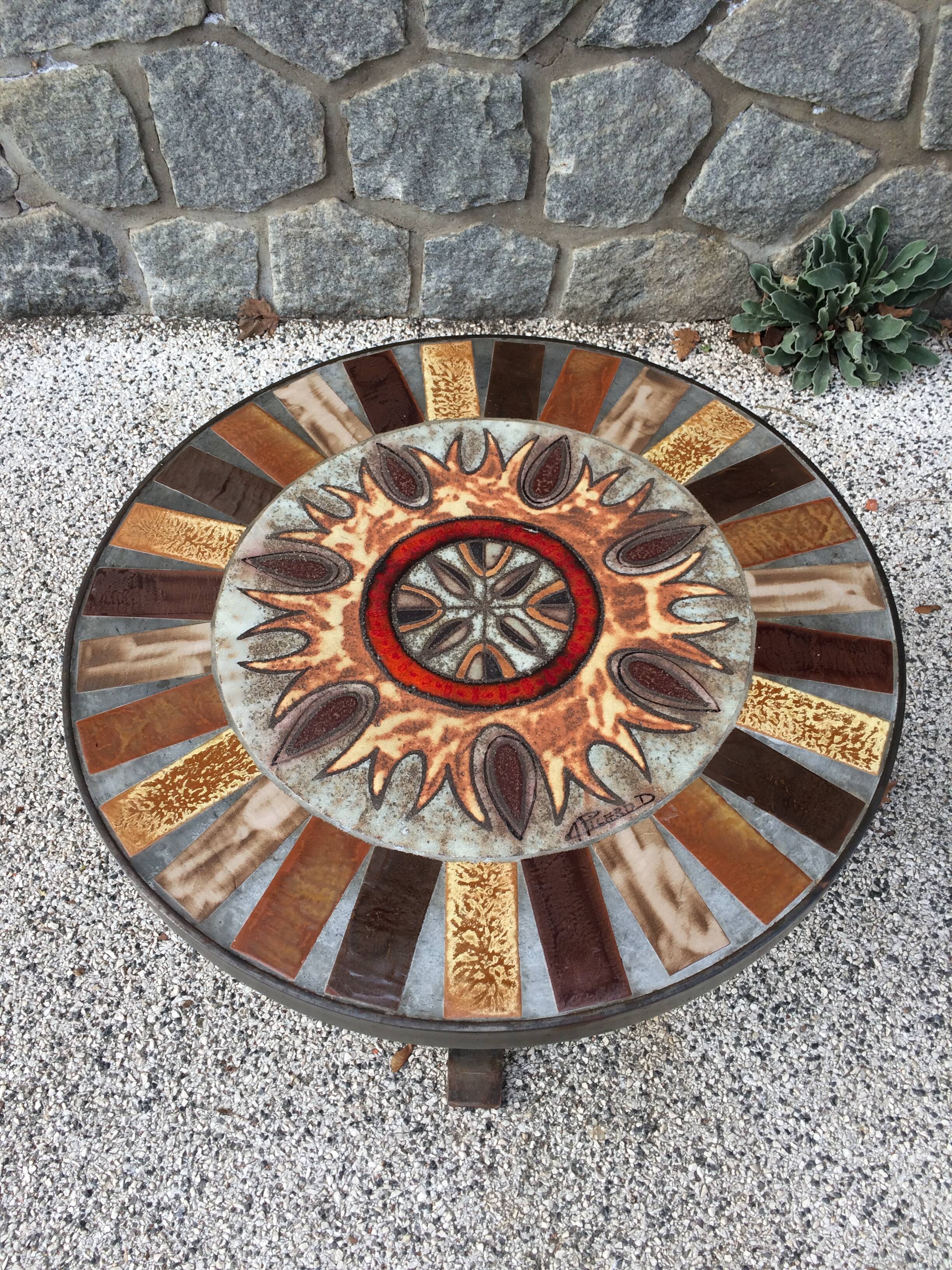Round coffee table, ceramic 50s