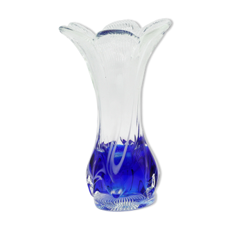 Vase en verre bleu