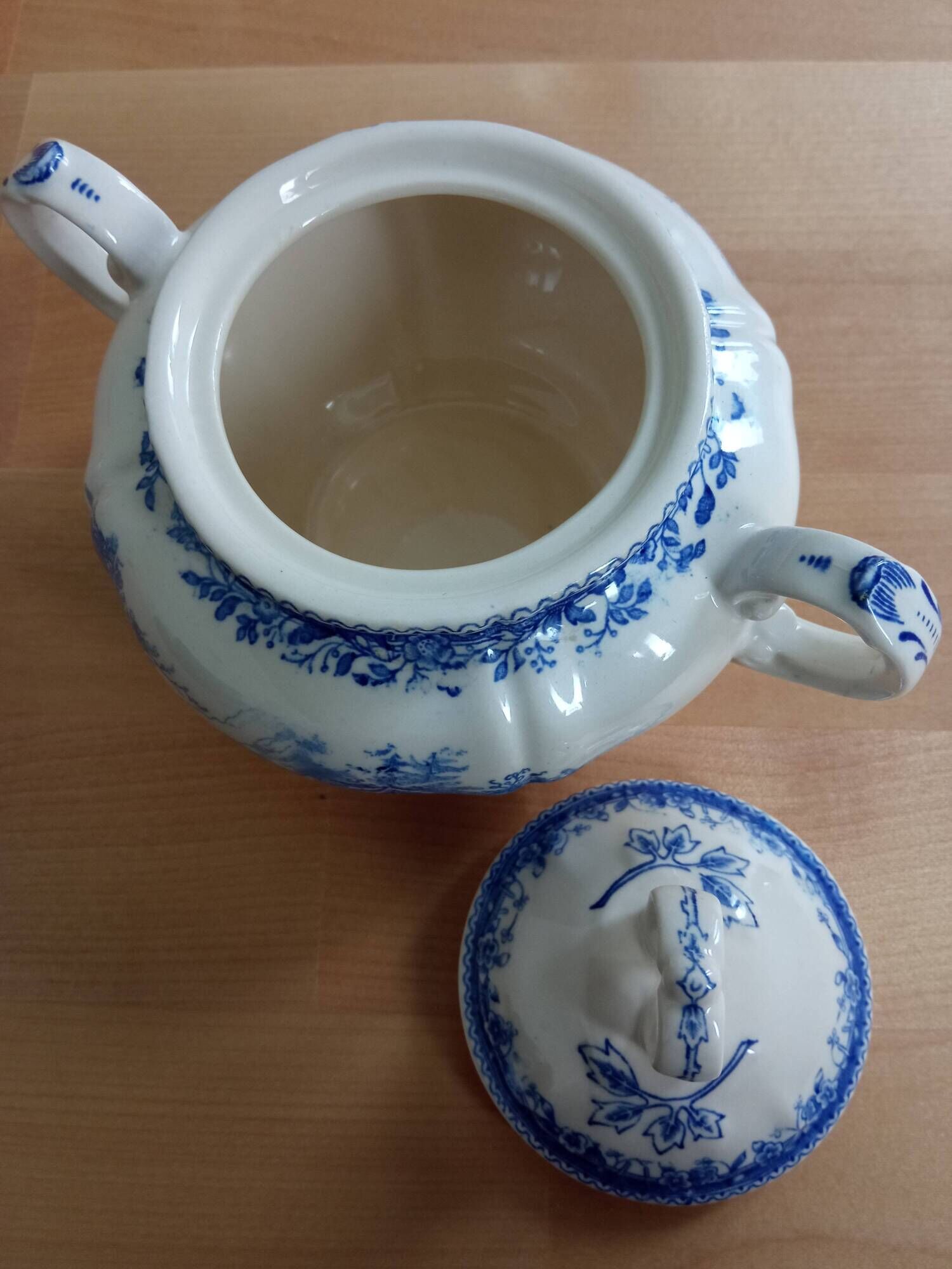 Charming sugar bowl with handles by Villeroy and Boch.
