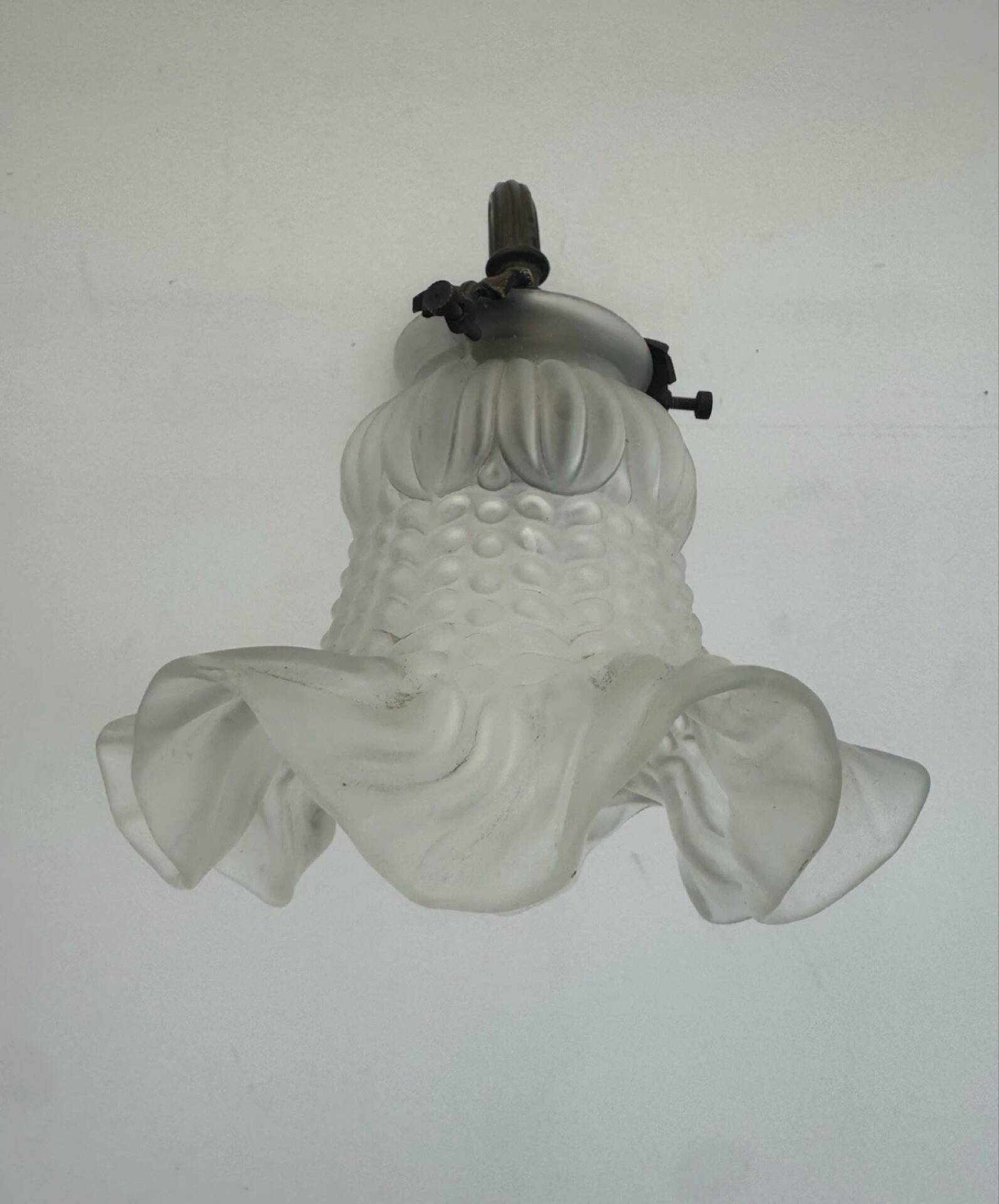 Antique bronze wall light in Louis XVI style - tulip-shaped glass paste flower.