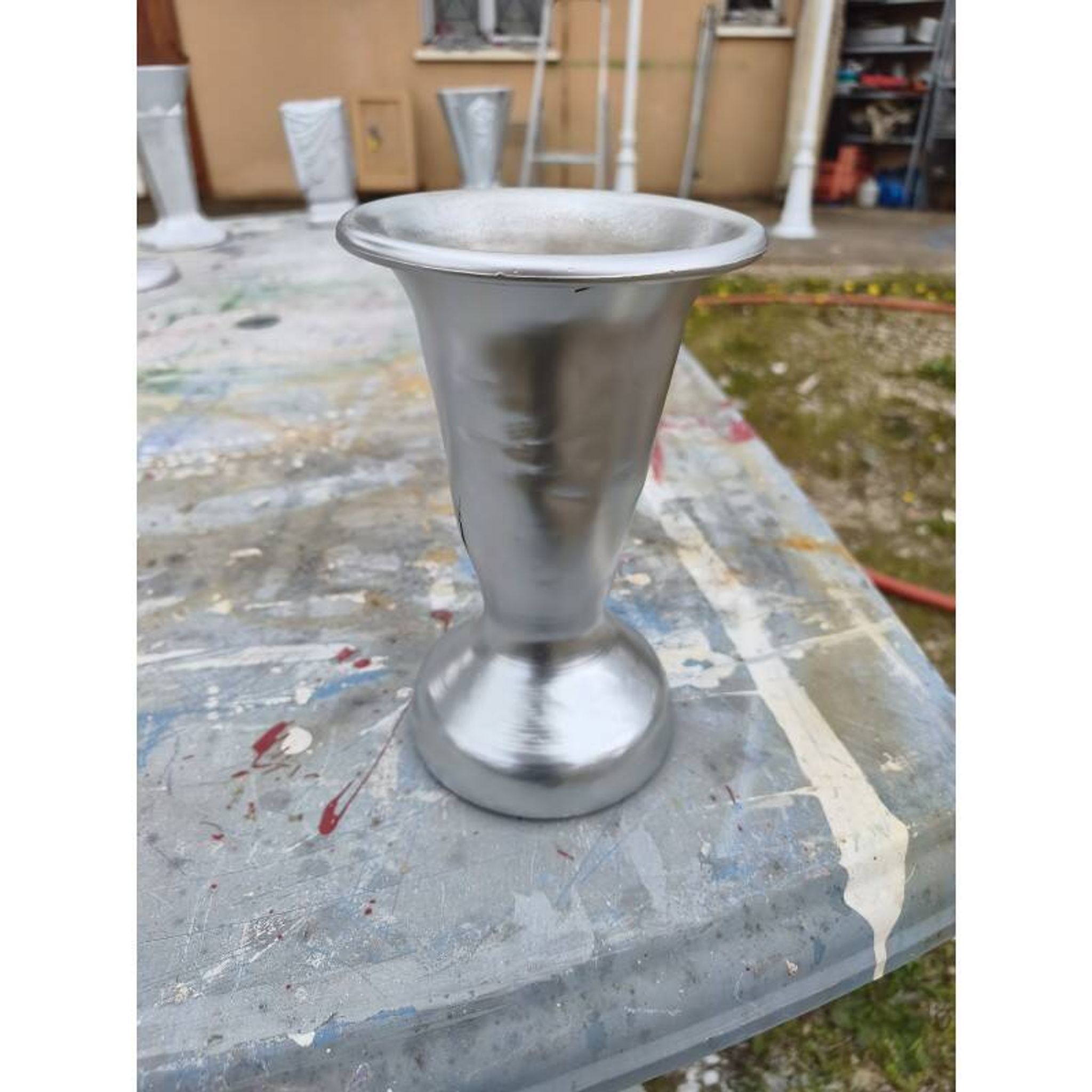 1 lot of aluminium vases from the 1930s