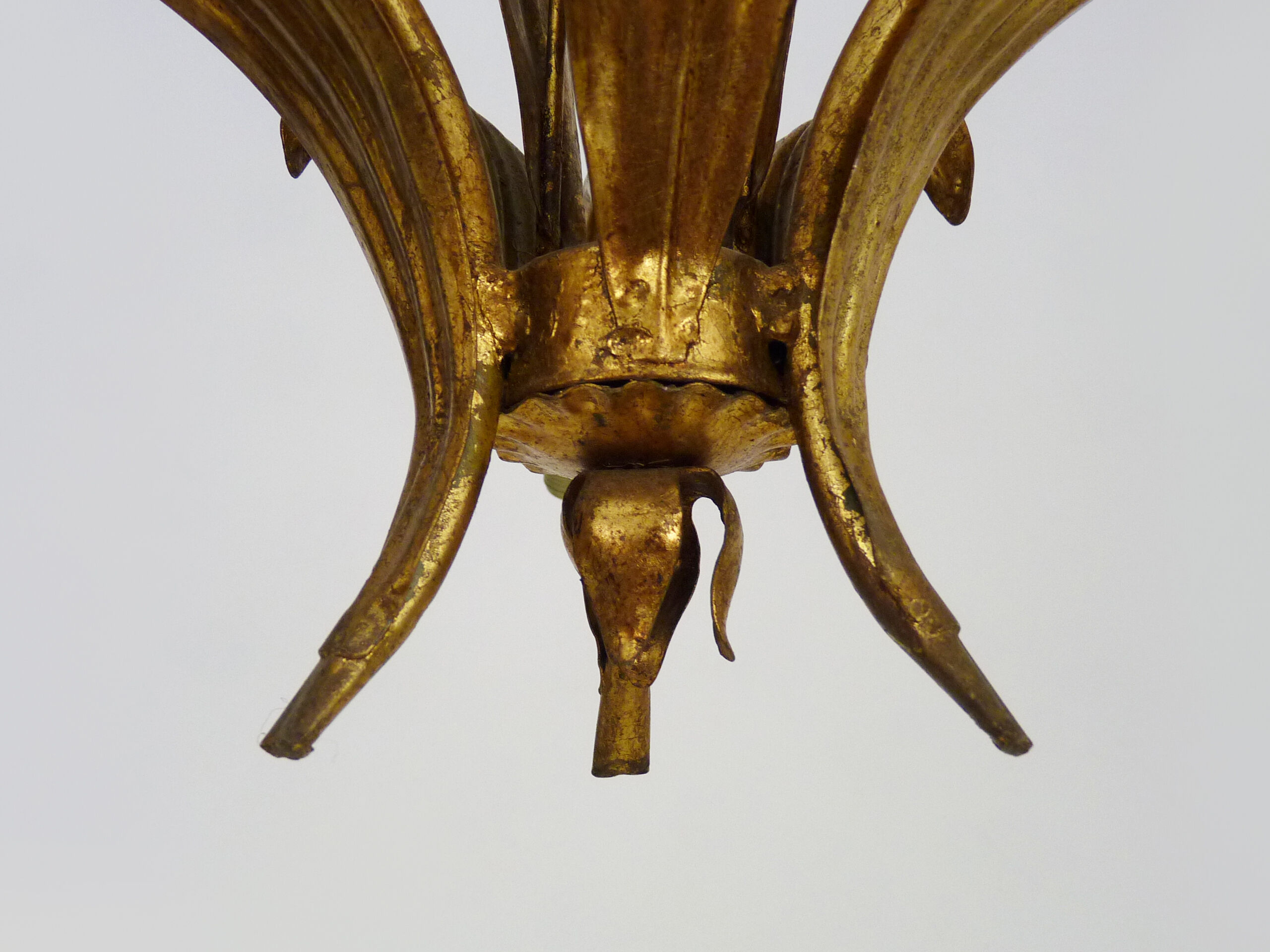 Vintage Masca chandelier in aged golden metal and golden flower