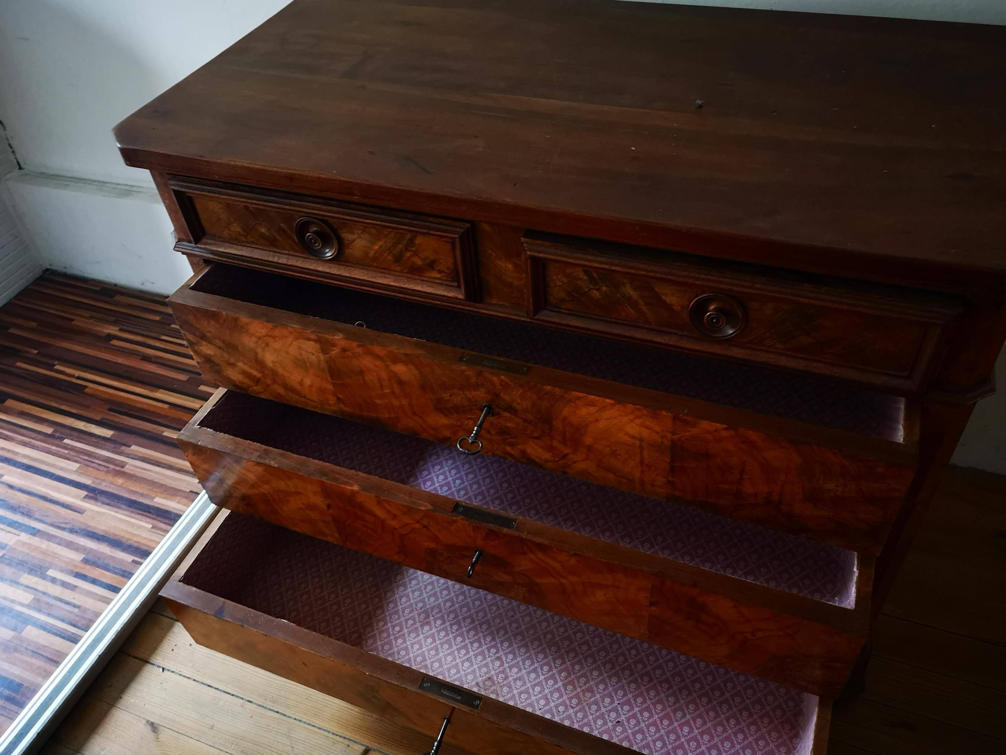 Louis-Philippe commode in walnut burl, 19th century