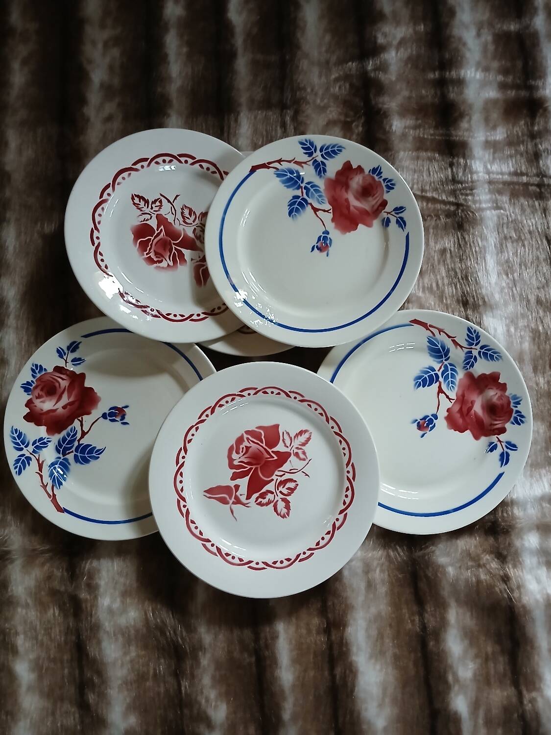 6 mismatched antique flat plates