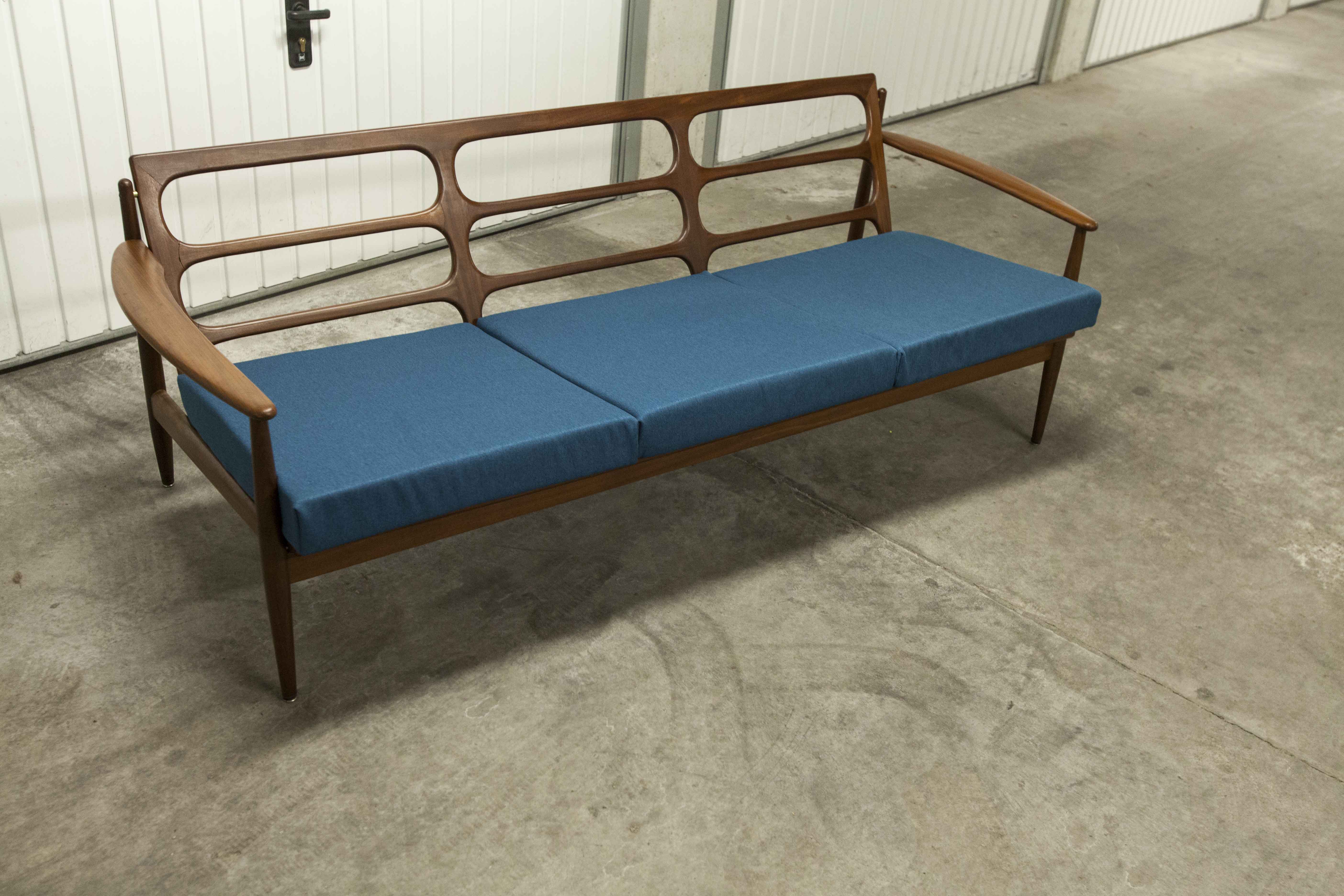 Scandinavian sofa 3 places in teak 1960 restored