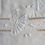 Drap ancien en métis brodé main