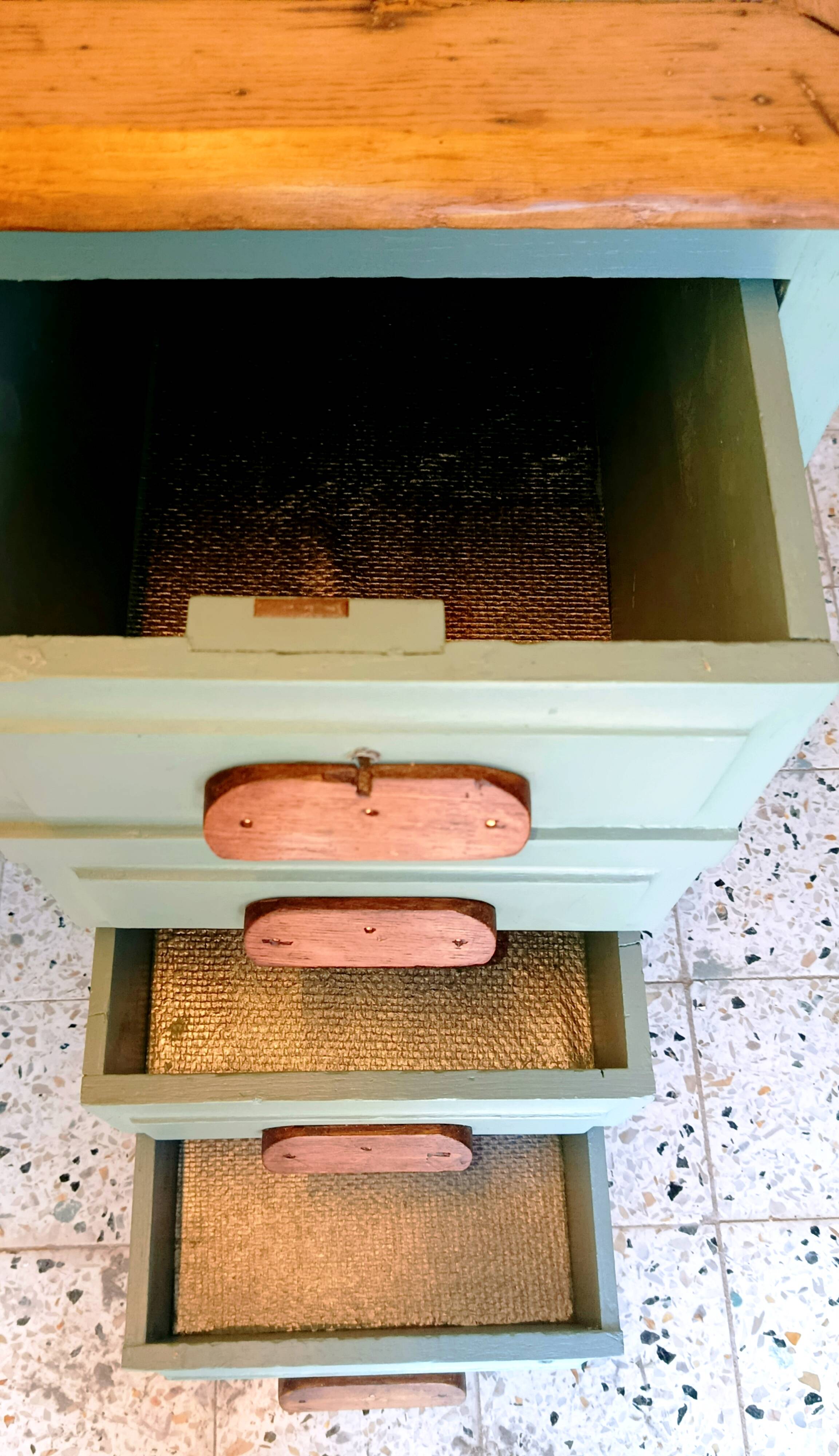 ✨ Unique washbasin furniture filled with history ✨