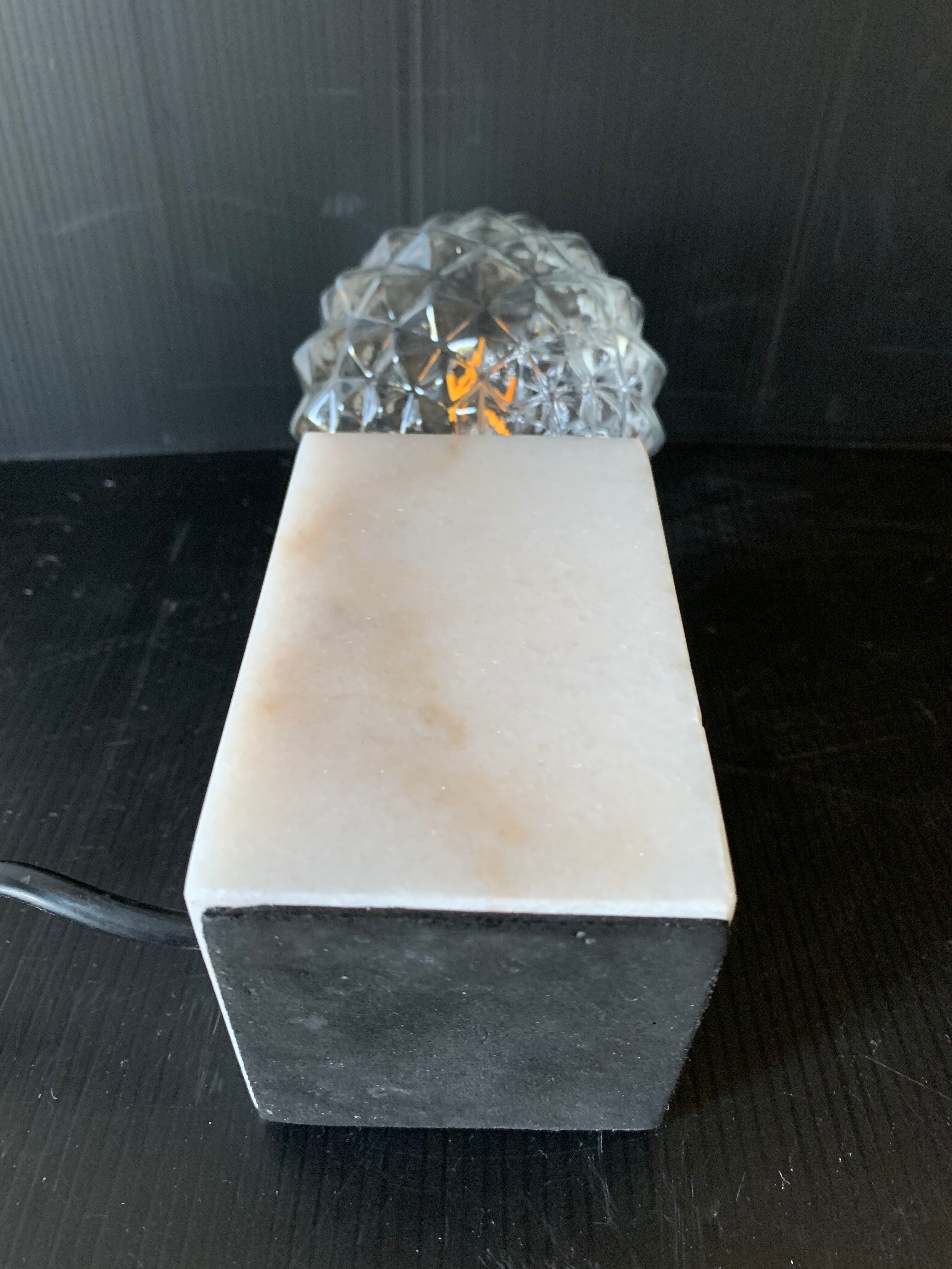 Lampe de table pierre dure