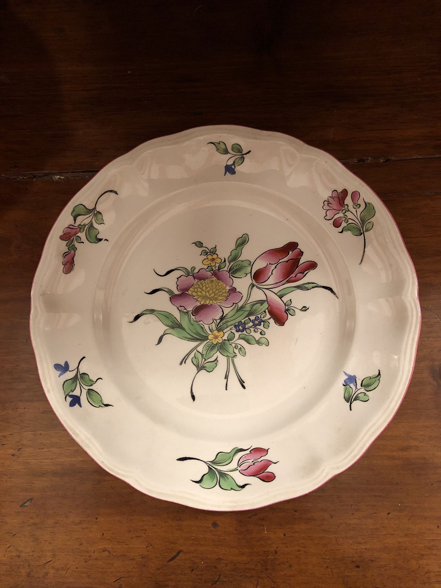 Assiette en faïence de Luneville