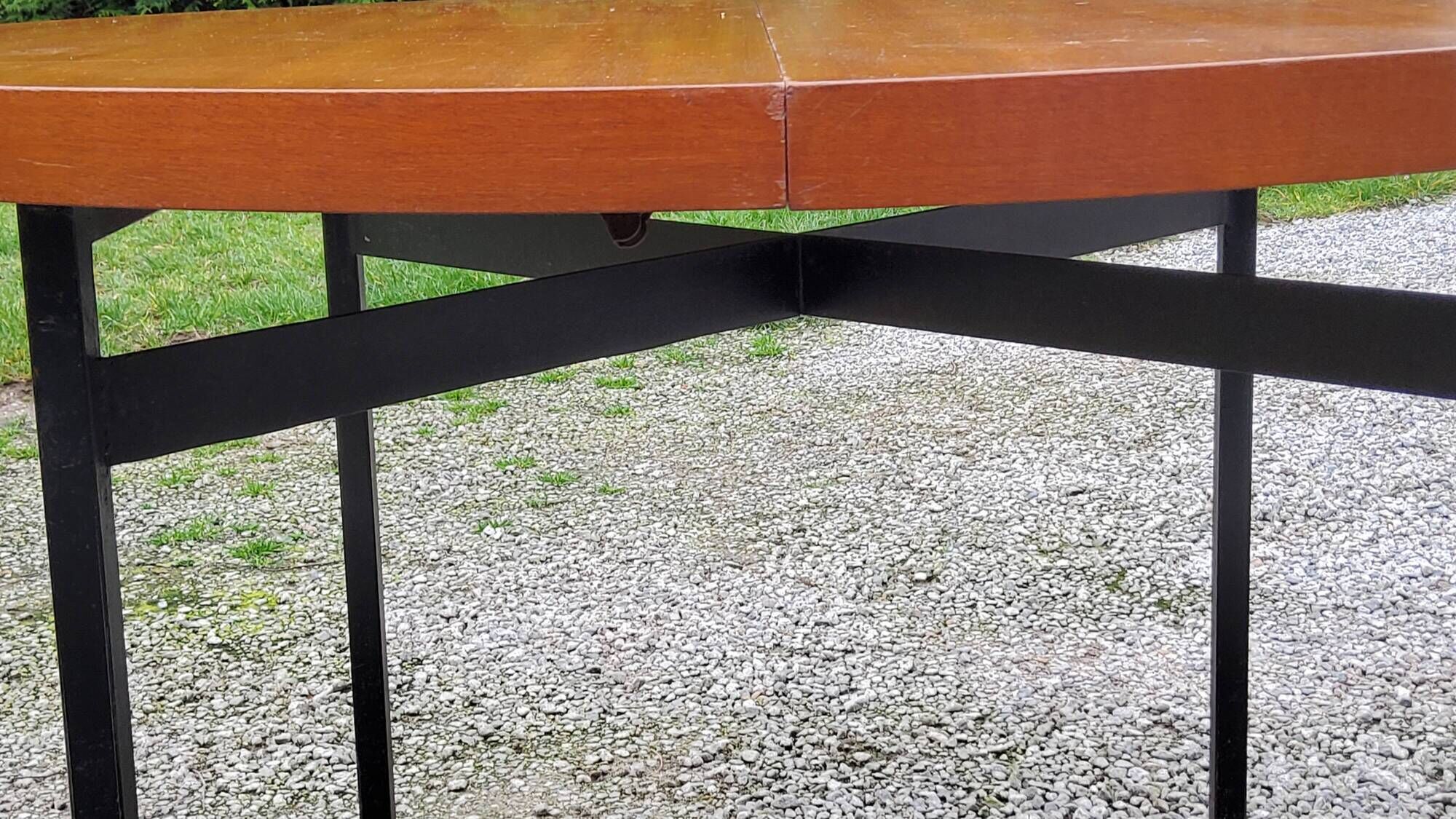 Vintage round table in blond mahogany by Gérard Guermonprez Editor Magnani, metal base