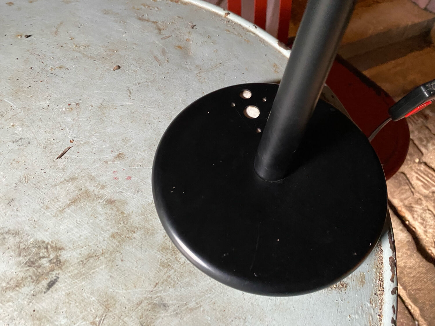 Aluminor desk lamp in white and black lacquered metal, 1960.